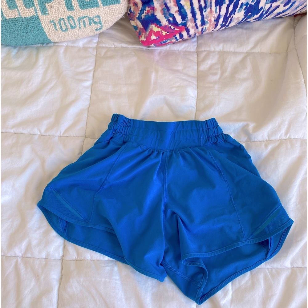 *DISCONTINUED* SIZE 0 LULULEMON Poolside Hotty Hot Shorts! *VERY LIGHTLY WORN!*